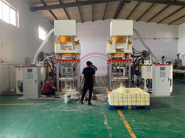 【雙塊鹽磚機】客戶現(xiàn)場